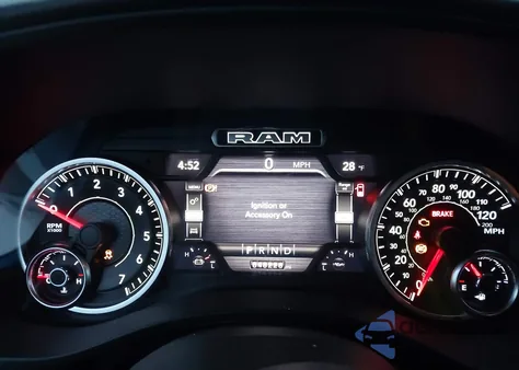 2021 Ram 1500 Big Horn 4X4 5'7 Box z USA, uszkodzony, nr VIN 1C6SRFFT6MN777642